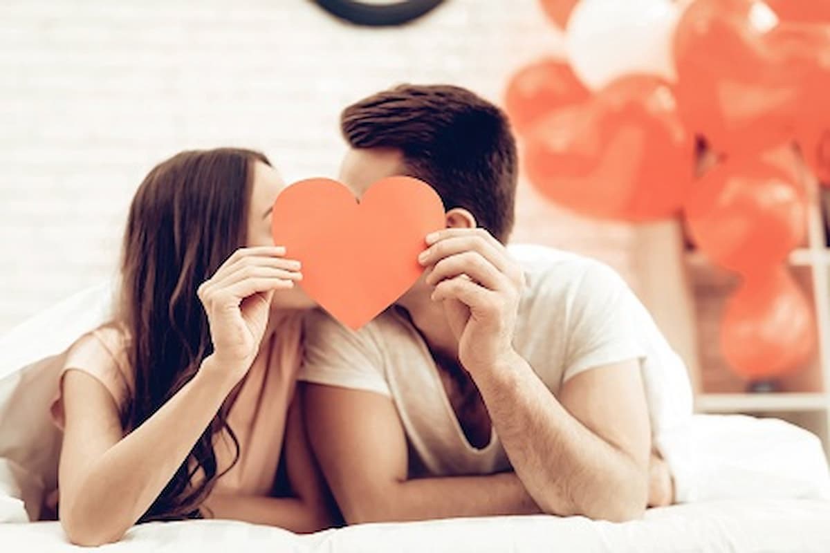 حکم بوسیدن زن شوهر دار چیست؟